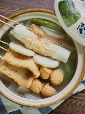 Asya yemeği Balık güveci, eomuk tang