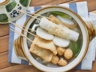 Asya yemeği Balık güveci, eomuk tang