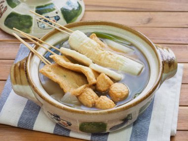 Asya yemeği Balık güveci, eomuk tang