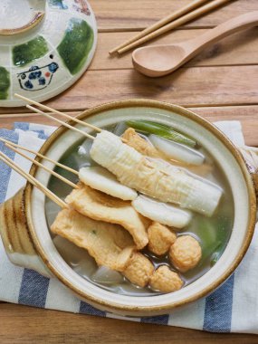 Asya yemeği Balık güveci, eomuk tang