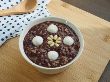 Kore yemeği kırmızı fasulye püresi