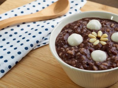 Kore yemeği kırmızı fasulye püresi