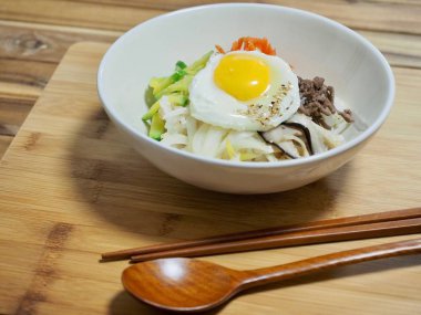 Kore yemeği Biftek ve sebze bibibimbap