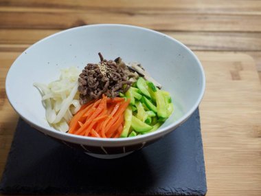 Kore yemeği Biftek ve sebze bibibimbap
