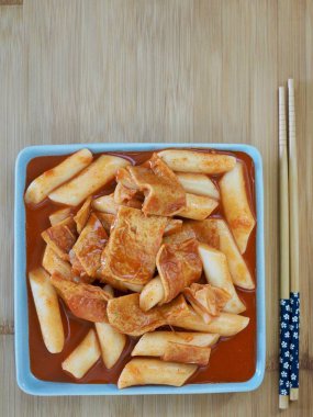 Kore yemekleri Kızarmış pirinç keki, Tteok-bokki