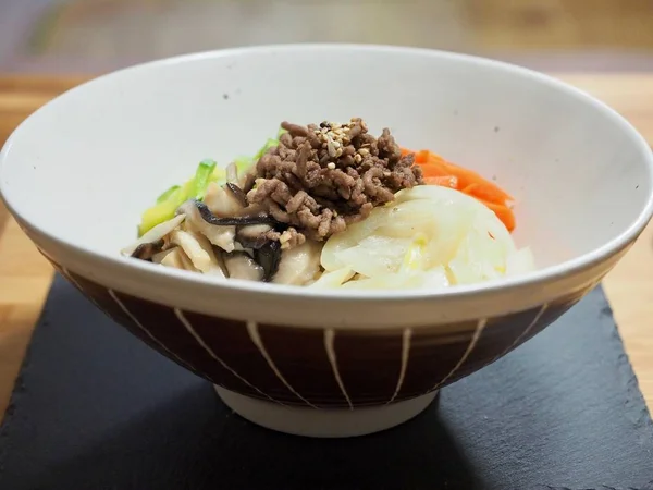 Koreansk Mat Nötkött Och Grönsaksbibimbap — Stockfoto