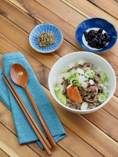 Comida Asiática Bulgogi Con Arroz Tazón Arroz Cubierto Con Bulgogi —  Fotos de Stock