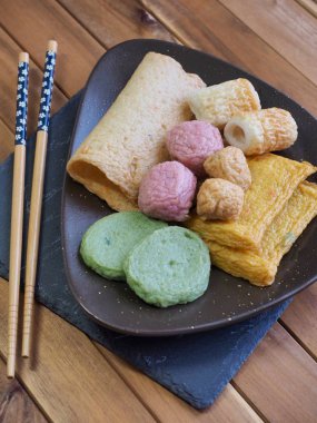 Asya yemeği balık keki, balık ezmesi, eomuk, odeng.