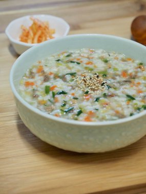 Kore yemeği sığır eti ve sebze pirinç lapası