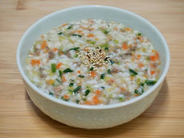 Kore yemeği sığır eti ve sebze pirinç lapası