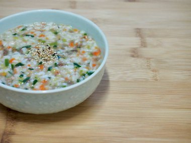 Kore yemeği sığır eti ve sebze pirinç lapası