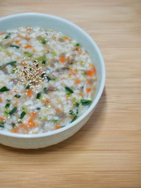 Kore yemeği sığır eti ve sebze pirinç lapası