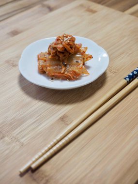Stir-fried Kimchi Koreli yan yemekleri