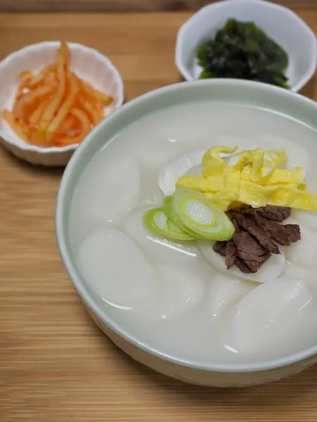 Корейская Еда Рисовый Суп Tteokguk Slicedrice Cakesoup — стоковое фото