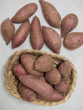 sepet içinde tatlı patates