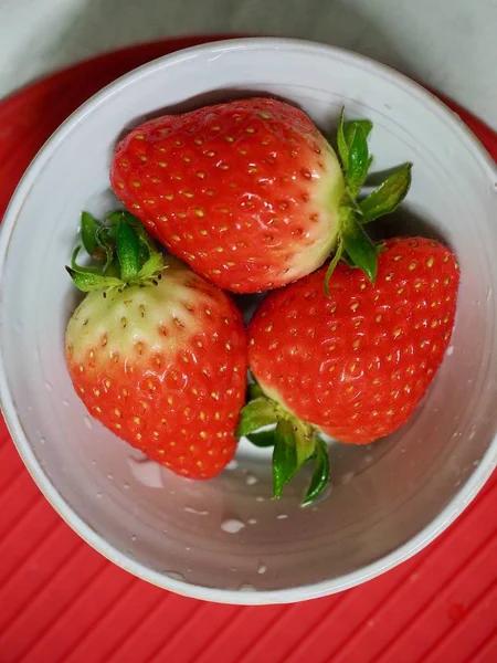 新鲜水果韩国草莓 — 图库照片
