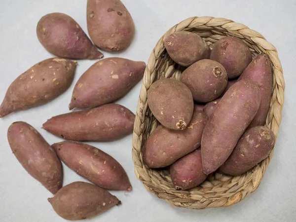 Batatas Una Canasta — Foto de Stock