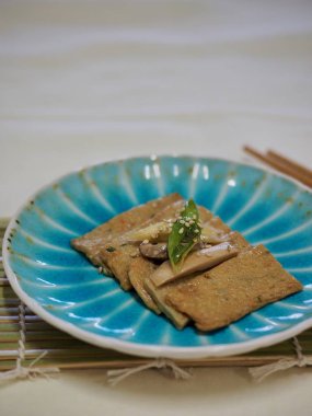 Kore yemeği garnitür kızarmış balık Yapıştır