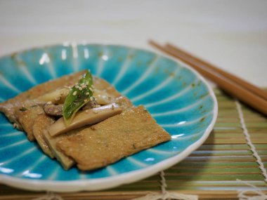 Kore yemeği garnitür kızarmış balık Yapıştır