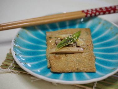 Kore yemeği garnitür kızarmış balık Yapıştır