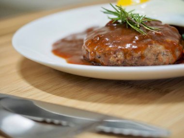 Japon tarzı hamburger biftek