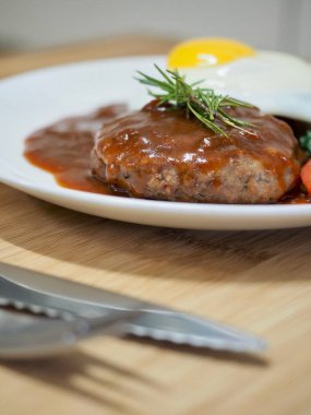 Japon tarzı hamburger biftek