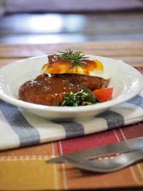 Japon tarzı hamburger biftek