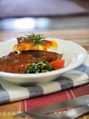 Japon tarzı hamburger biftek