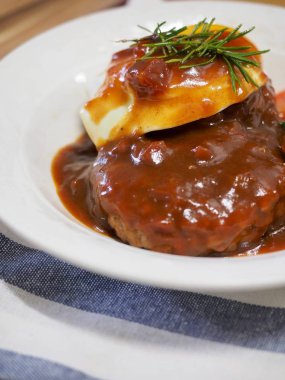 Japon tarzı hamburger biftek