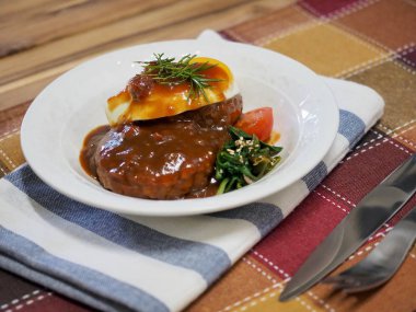 Japon tarzı hamburger biftek