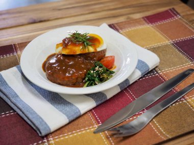 Japon tarzı hamburger biftek