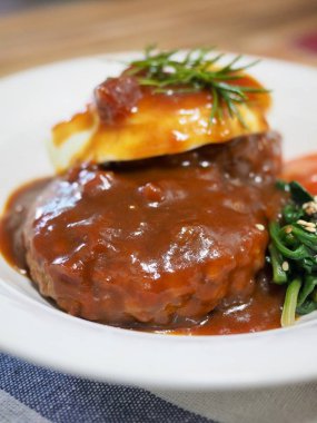 Japon tarzı hamburger biftek