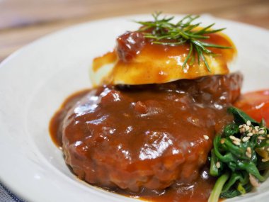 Japon tarzı hamburger biftek