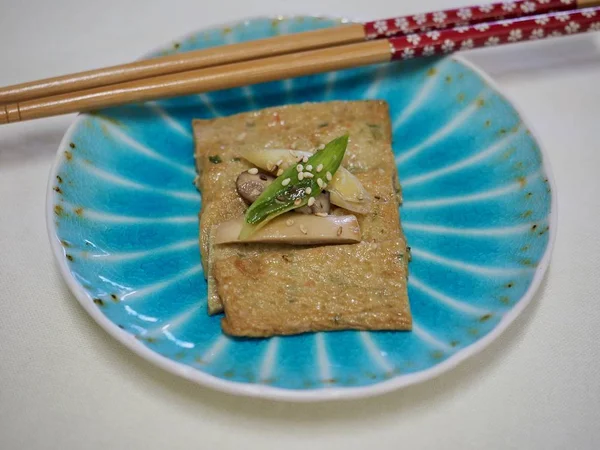 Kore yemeği garnitür kızarmış balık Yapıştır