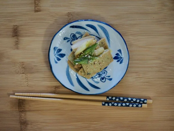 Kore yemeği garnitür kızarmış balık Yapıştır