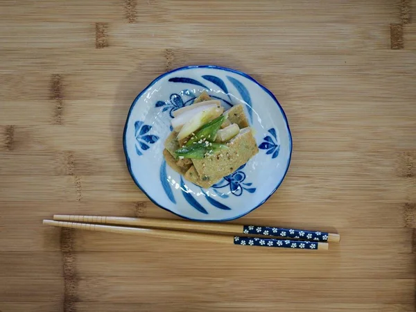 Kore yemeği garnitür kızarmış balık Yapıştır