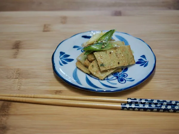 Kore yemeği garnitür kızarmış balık Yapıştır