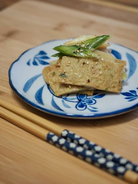 Kore yemeği garnitür kızarmış balık Yapıştır