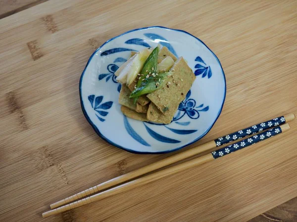 Kore yemeği garnitür kızarmış balık Yapıştır