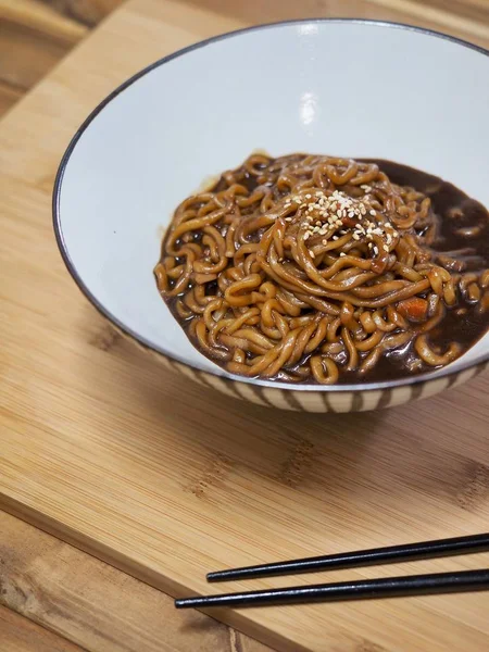 Koreanisches Essen Instant Jajangmyeon — Stockfoto