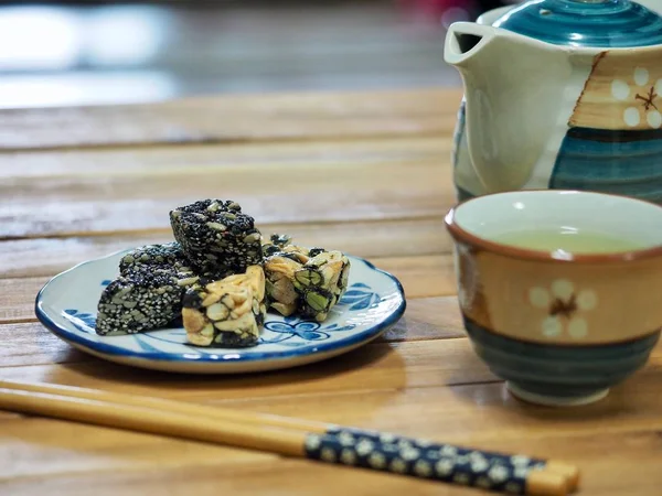 Lanches Tradicionais Coreanos Sweet Ricepuffs Black Sesame Gangjeong Peanut Gangjeong — Fotografia de Stock