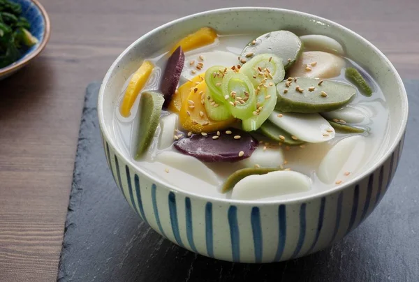   Kore yemeği pirinç kek çorba, tteokguk, Slicedrice Cakesoup