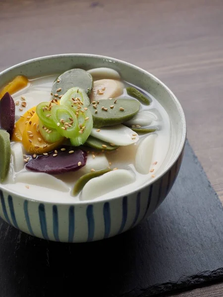 Koreanisches Essen Reiskuchensuppe Tteokguk Reiskuchenaufschnitt — Stockfoto