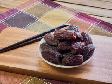 kurutulmuş hurma meyve