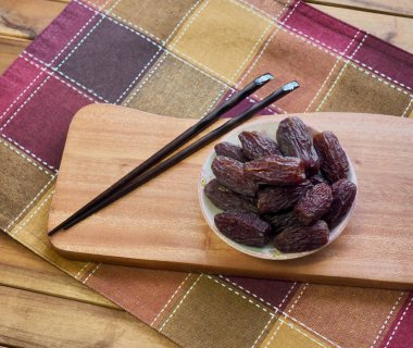 kurutulmuş hurma meyve