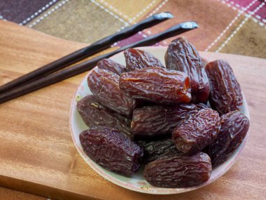 kurutulmuş hurma meyve