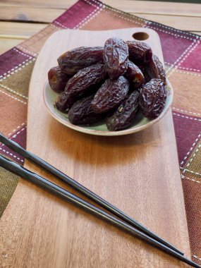 kurutulmuş hurma meyve