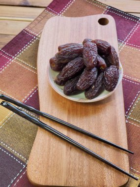 kurutulmuş hurma meyve