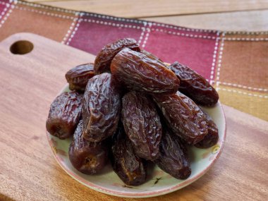 kurutulmuş hurma meyve