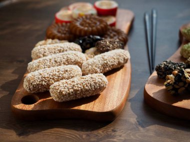 Kore geleneksel tatlılar ve aşçı, Yaksik, Gangjeong, kabarık pirinç, şeker, yugwa